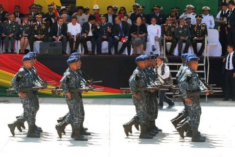 Bolivian soldiers take part during the inauguration of a military school which Bolivia's government said would teach an "anti-imperialist" doctrine, in Warnes near Santa Cruz, Bolivia, August 17, 2016. PHOTO BY REUTERS/Stringer