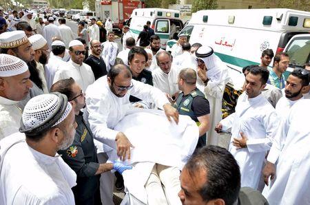 Paramedics rush a victim of a suicide bomb attack at Imam al-Sadeq Mosque, to the Amiri hospital in Al Sharq, Kuwait City, June 26, 2015. PHOTO BY REUTERS/Stringer