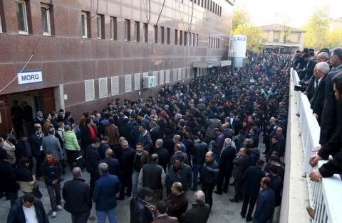People wait in front of a hospital morgue where killed Bar Association President Tahir Elci is brought for an autopsy in Kurdish dominated southeastern city of Diyarbakir, Turkey, November 28, 2015. PHOTO BY REUTERS/Sertac Kayar