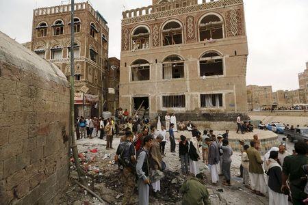 People and police gather at the site of a car bomb attack outside the Qubbat al-Mahdi mosque in Yemen's capital Sanaa, June 20, 2015. PHOTO BY REUTERS/Khaled Abdullah