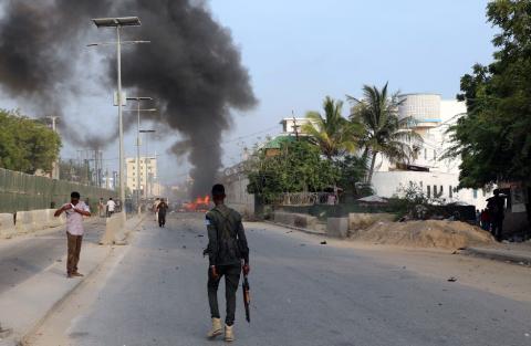 A Somali security officer walks towards the scene of an explosion in Mogadishu, Somalia, November 9, 2018. PHOTO BY REUTERS/Feisal Omar