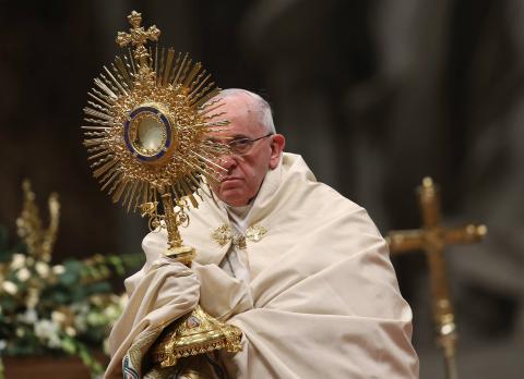 Pope Francis leads the First Vespers and Te Deum prayers in Saint Peter's Basilica at the Vatican, December 31, 2014. PHOTO BY REUTERS/Alessandro Bianchi