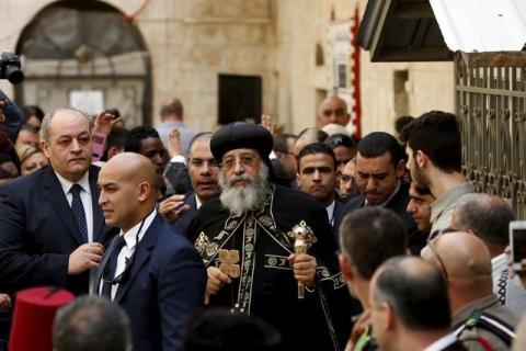Egyptian Coptic Pope Tawadros II (C), head of the Coptic Orthodox church, arrives to the funeral of Anba Abraham, Coptic Orthodox Metropolitan Archbishop of Jerusalem and the Near East, in Jerusalem's Old City, November 28, 2015. PHOTO BY REUTERS/Ronen Zvulun