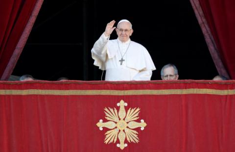 Pope Francis waves as he arrives to deliver the "Urbi et Orbi" message from the main balcony of Saint Peter's Basilica at the Vatican, December 25, 2018. PHOTO BY REUTERS/Max Rossi