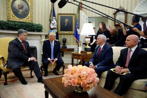 U.S. President Donald Trump, Vice President Mike Pence and National Security Advisor H.R. McMaster meet with Ukraine's President Petro Poroshenko in the Oval Office at the White House in Washington, U.S., June 20, 2017. PHOTO BY REUTERS/Jonathan Ernst