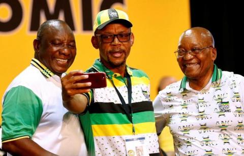 Newly elected president of the ANC Cyril Ramaphosa (L) poses for a picture with outgoing leader of ANC Jacob Zuma (R) and Pule Mabe during the 54th National Conference of the ruling African National Congress (ANC) at the Nasrec Expo Centre in Johannesburg, South Africa, December 18, 2017. PHOTO BY REUTERS/Siphiwe Sibeko