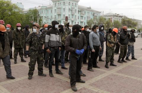 Pro-Russian activists rally in Luhansk, eastern Ukraine