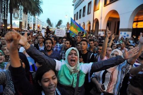 Protests take part in a rally called by the February 20 Movement in Rabat after a fishmonger in the northern town of Al Hoceima was crushed to death inside a rubbish truck as he tried to retrieve fish confiscated by police, October 30, 2016. PHOTO BY REUTERS/Stringer