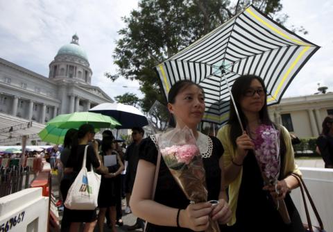 People queue to pay their respects to the late Singapore former Prime Minister Lee Kuan Yew, lying in state at the Parliament House in Singapore, March 25, 2015. PHOTO BY REUTERS/Edgar Su