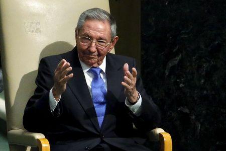 Cuban President Raul Castro greets attendees after addressing the 70th session of the United Nations General Assembly at the U.N. headquarters in New York, September 28, 2015. PHOTO BY REUTERS/Eduardo Munoz