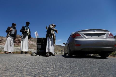 Shi'ite Houthi rebels man a checkpoint in Yareem town of Yemen's central province of Ibb, October 22, 2014. PHOTO BY REUTERS/Khaled Abdullah