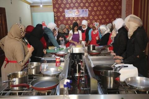 Refugees from Syria, Iraq and Sudan attend a cooking class conducted by Egyptian NGO Fard and Egyptian startup Mumm in Cairo, Egypt April 6, 2016. The project aims to help refugees learn how to cook meals that they can then sell on their platform. PHOTO BY REUTERS/Mohamed Abd El Ghany