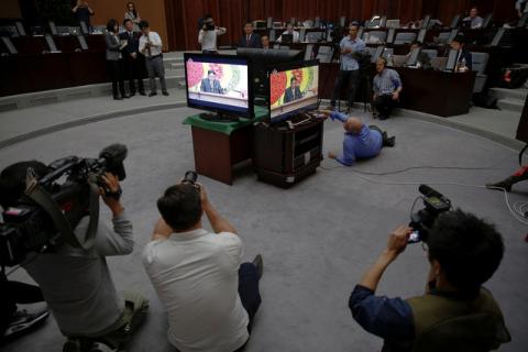 Foreign reporters gather around screens broadcasting an address by North Korean leader Kim Jong Un to the Workers' Party of Korea (WPK) congress, at a hotel in central Pyongyang, North Korea May 8, 2016. PHOTO BY REUTERS/Damir Sagolj