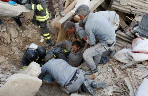 A man is rescued alive from the ruins following an earthquake in Amatrice, central Italy, August 24, 2016. PHOTO BY REUTERS/Remo Casilli
