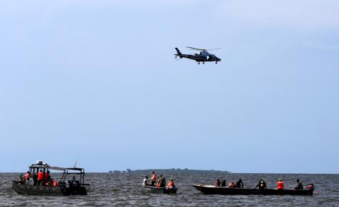 Rescue and recovery missions search for the bodies of dead passengers after a cruise boat capsized in Lake Victoria off Mukono district, Uganda, November 25, 2018. PHOTO BY REUTERS/James Aken