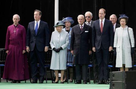 (L-R) The Archbishop of Canterbury Justin Welby, Britain's Prime Minister David Cameron, Britain's Queen Elizabeth, Prince Philip, Britain's Prince William and Princess Anne attend an event marking the 800th anniversary of Magna Carta in Runymede, Britain, June 15, 2015. PHOTO BY REUTERS/Stefan Wermuth