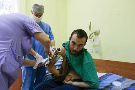 A man, according to Ukraine's state security service (SBU) is named Yevgeny Yerofeyev and is one of two Russian servicemen recently detained by Ukrainian forces, is examined by medics at a hospital in Kiev, Ukraine, May 28, 2015. PHOTO BY REUTERS/Valentyn Ogirenko
