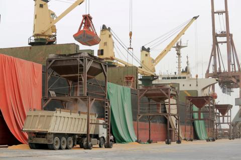 A shipment of grain is unloaded at the Red Sea port of Hodeidah, Yemen, August 5, 2018. PHOTO BY REUTERS/Abduljabbar Zeyad