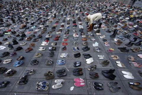 Pairs of shoes are symbolically placed on the Place de la Republique, after the cancellation of a planned climate march following shootings in the French capital, ahead of the World Climate Change Conference 2015 (COP21), in Paris, France, November 29, 2015. PHOTO BY REUTERS/Eric Gaillard