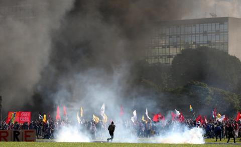 Smoke rises near the building of the Agriculture Ministry during a protest against President Michel Temer and the latest corruption scandal to hit the country, in Brasilia, Brazil, May 24, 2017. PHOTO BY REUTERS/Paulo Whitaker