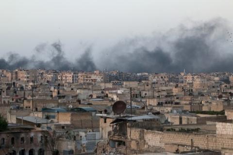 Smoke rises after airstrikes on the rebel-held al-Sakhour neighborhood of Aleppo, Syria April 29, 2016. PHOTO BY REUTERS/Abdalrhman Ismail