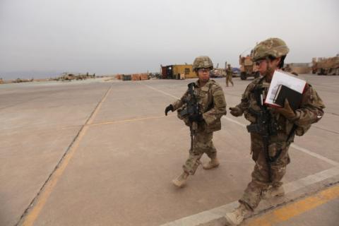 U.S army soldiers walk at the Qayyarah West Airfield, Iraq, March 1, 2017. PHOTO BY REUTERS/Azad Lashkari
