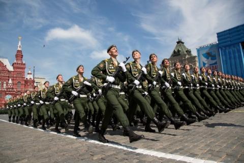 Russian servicemen march during the Victory Day parade at Red Square in Moscow, Russia, May 9, 2015. PHOTO BY REUTERS/Alexander Zemlianichenko