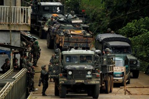 Philippines army soldiers return from an operation to retrieve bodies of casualties from the fighting zone in Marawi City, Philippines, June 28, 2017. PHOTO BY REUTERS/Jorge Silva