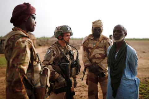 Malian Armed Forces (FAMa) and French soldiers of the "Belleface" Desert Tactical Group (GTD) conduct an area control operation in the Gourma region during the Operation Barkhane in Ndaki, Mali, July 29, 2019. PHOTO BY REUTERS/Benoit Tessier