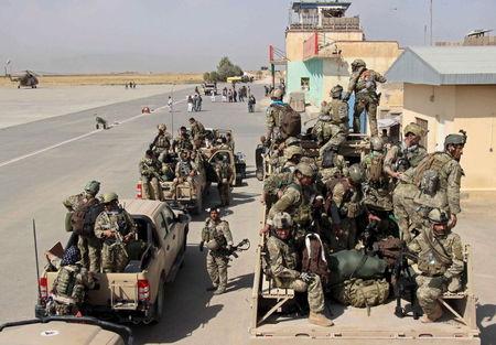 Afghan special forces arrive for a battle with the Taliban in Kunduz city, northern Afghanistan, September 29, 2015. PHOTO BY REUTERS/Stringer