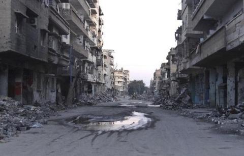 A general view shows a deserted street filled with debris of damaged buildings in Deir al-Zor, March 5, 2014. PHOTO BY REUTERS/Stringer