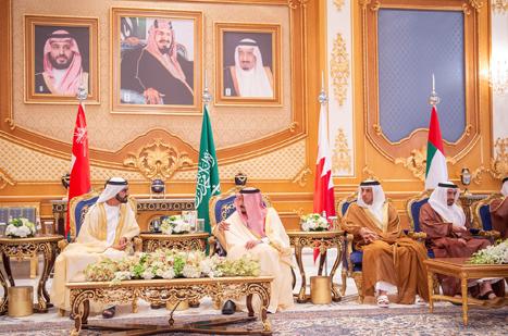 Saudi Arabia's King Salman bin Abdulaziz Al Saud talks with Prime Minister and Vice-President of the United Arab Emirates and ruler of Dubai Sheikh Mohammed bin Rashid al-Maktoum ahead of the Gulf Cooperation Council's (GCC) Summit in Riyadh, Saudi Arabia December 9, 2018. PHOTO BY REUTERS/Bandar Algaloud/Courtesy of Saudi Royal Court