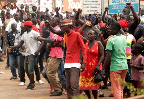 Supporters of Ugandan musician turned politician, Robert Kyagulanyi also known as Bobi Wine chant slogans outside his home after he arrived from the U.S. in Kampala, Uganda, September 20, 2018. PHOTO BY REUTERS/Francis Mukasa