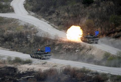 South Korean Army K1A1 tanks fire live rounds during a U.S.-South Korea joint live-fire military exercise at a training field, near the demilitarized zone, separating the two Koreas in Pocheon, South Korea, April 21, 2017. PHOTO BY REUTERS/Kim Hong-Ji