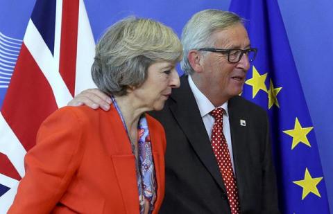 British Prime Minister Theresa May (L) is welcomed by European Commission President Jean-Claude Juncker at the EC headquarters in Brussels, Belgium, October 21, 2016. PHOTO BY REUTERS/Yves Herman
