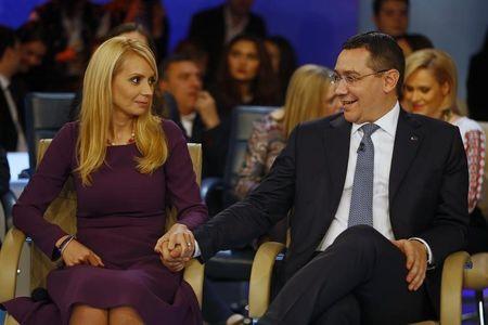 Romania's Prime Minister Victor Ponta holds hands with his wife Daciana Sarbu during a proposed presidential TV debate in Bucharest, November 13, 2014. PHOTO BY REUTERS/Bogdan Cristel