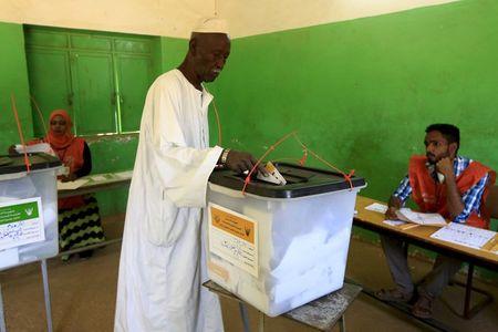 A man casts his ballot on the second day of elections in north Khartoum, April 14, 2015. PHOTO BY REUTERS/Mohamed Nureldin Abdallah