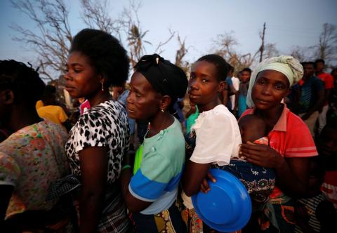 Women queue for food in a camp for people displaced in the aftermath of Cyclone Idai in Beira, Mozambique, March 26, 2019. PHOTO BY REUTERS/Mike Hutchings