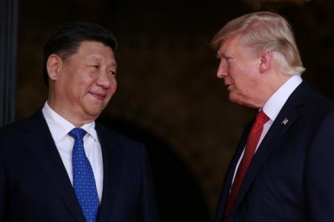 U.S. President Donald Trump welcomes Chinese President Xi Jinping at Mar-a-Lago state in Palm Beach, Florida, U.S., April 6, 2017. PHOTO BY REUTERS/Carlos Barria