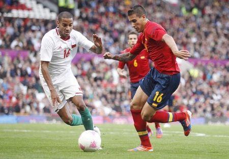 Spain's Cristian Tello (R) and Morocco's Yassine Jebbour (L) chase down the ball in their football match in men's Group D at the London 2012 Olympic Games at Old Trafford in Manchester, August 1, 2012. PHOTO BY REUTERS/Andrea Comas