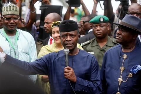 Nigeria's Vice-President Yemi Osinbajo flags off the clean-up in Ogoni land Bodo, Nigeria, during the start of an exercise to clean up pollution in Ogoniland, June 2, 2016. PHOTO BY REUTERS/Afolabi Sotunde