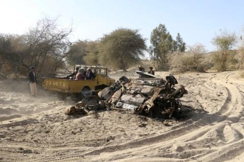 People inspect a destroyed vehicle at the site of an air strike in the northwestern province of Saada, Yemen, January 24, 2018. PHOTO BY REUTERS/Naif Rahma