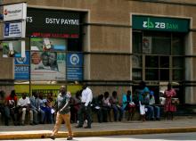 Zimbabweans queue outside a bank in Harare, Zimbabwe, February 25, 2019. PHOTO BY REUTERS/Philimon Bulawayo