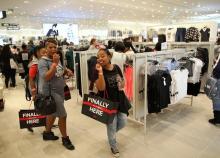 Shoppers react during the opening of the 'Mall of Africa' in Midrand outside Johannesburg, South Africa, April 28, 2016. PHOTO BY REUTERS/Siphiwe Sibeko