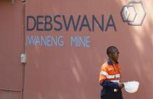 A worker arrives at the Jwaneng diamond mine,operated by Debswana, a joint venture between Anglo American unit De Beers and the Botswana government outside Gaborone, Botswana, November 25, 2015. PHOTO BY REUTERS/Siphiwe Sibeko