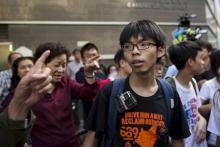 Student leader Joshua Wong is scolded by government supporters (L) during a promotional event on electoral reform in Hong Kong, China, April 25, 2015. PHOTO BY REUTERS/Tyrone Siu