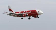 An Indonesia AirAsia Airbus A320-200 passenger prepares to land at Sukarno-Hatta airport in Tangerang on the outskirts of Jakarta, January 30, 2013. PHOTO BY REUTERS/Enny Nuraheni