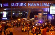 People leave Turkey's largest airport, Istanbul Ataturk, Turkey, following a blast, June 28, 2016. PHOTO BY REUTERS/Osman Orsal