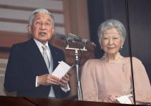 Japan's Emperor Akihito, flanked by Empress Michiko, delivers a speech to well-wishers who gathered at the Imperial Palace to mark his 85th birthday in Tokyo, Japan, December 23, 2018. PHOTO BY REUTERS/Issei Kato
