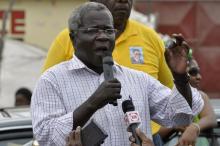Afonso Dhlakama, head of Mozambique's opposition party Renamo, addresses an election rally in Matola, near Maputo, on the last day of campaigning